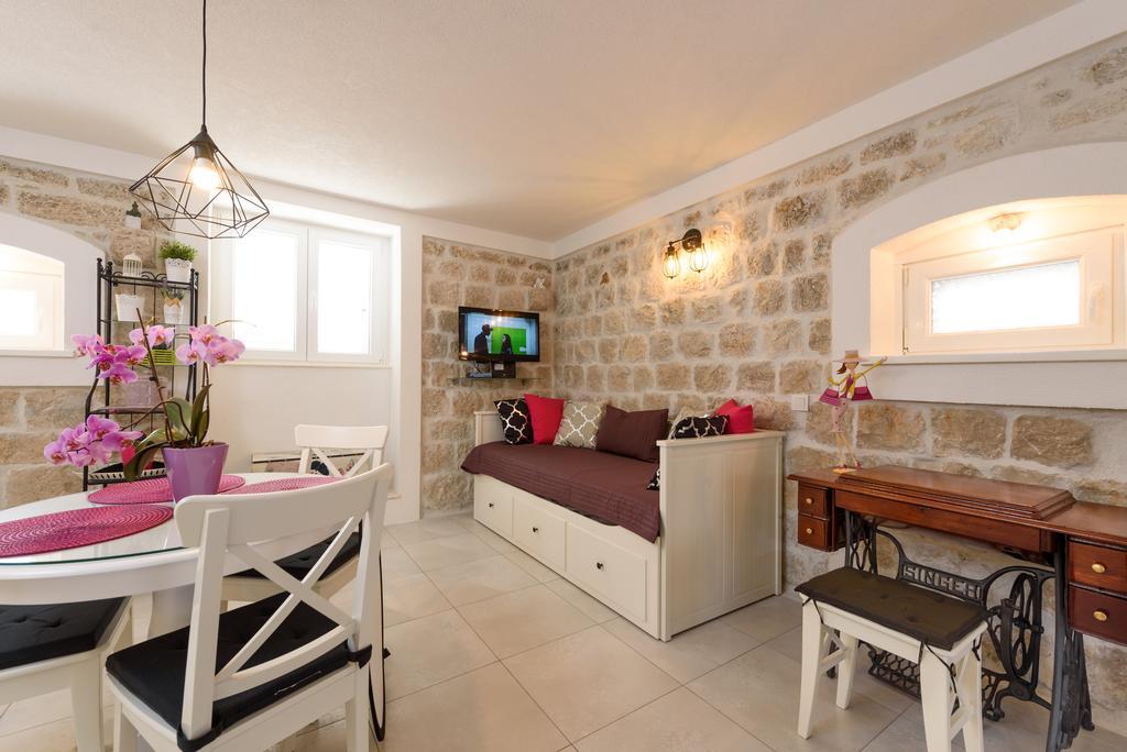 Studio Tironi 2 -Sonja Lägenhet Trogir Exteriör bild