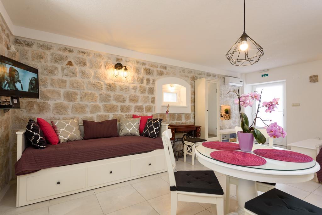 Studio Tironi 2 -Sonja Lägenhet Trogir Exteriör bild