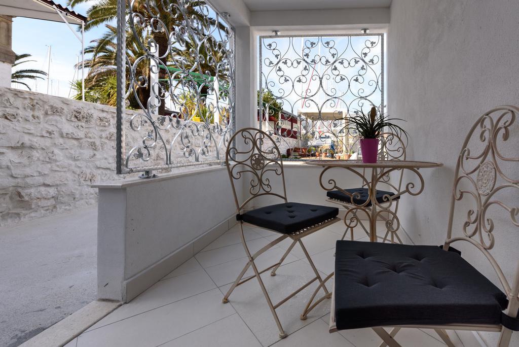 Studio Tironi 2 -Sonja Lägenhet Trogir Exteriör bild