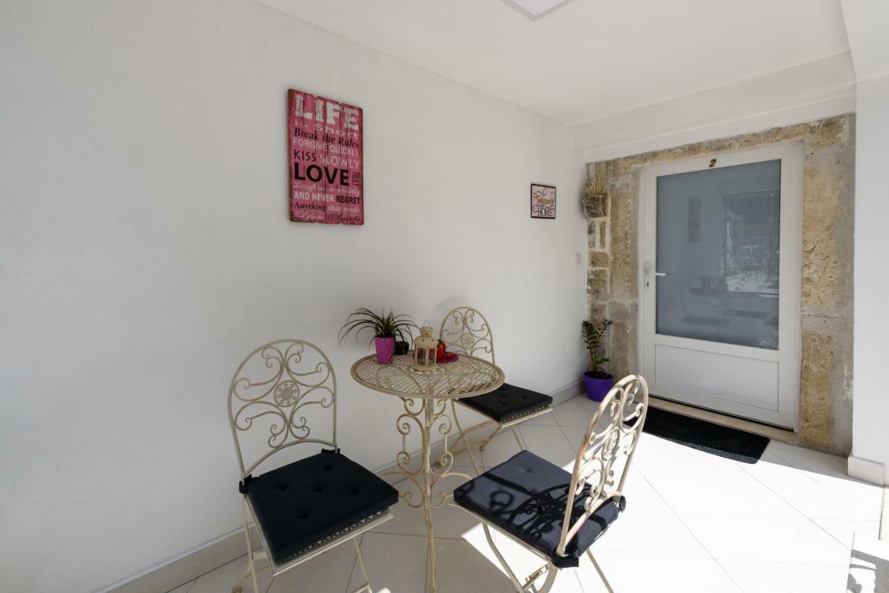 Studio Tironi 2 -Sonja Lägenhet Trogir Exteriör bild