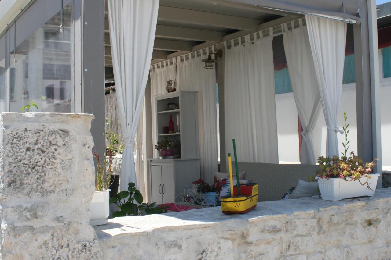 Studio Tironi 2 -Sonja Lägenhet Trogir Exteriör bild